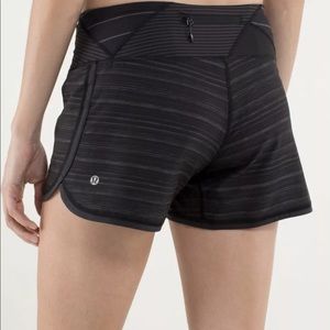 Lululemon Groovy Run Shorts Black Quilt Size 2